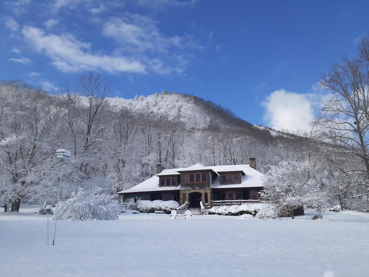 Laughing Heart Lodge Hot Springs Exterior photo