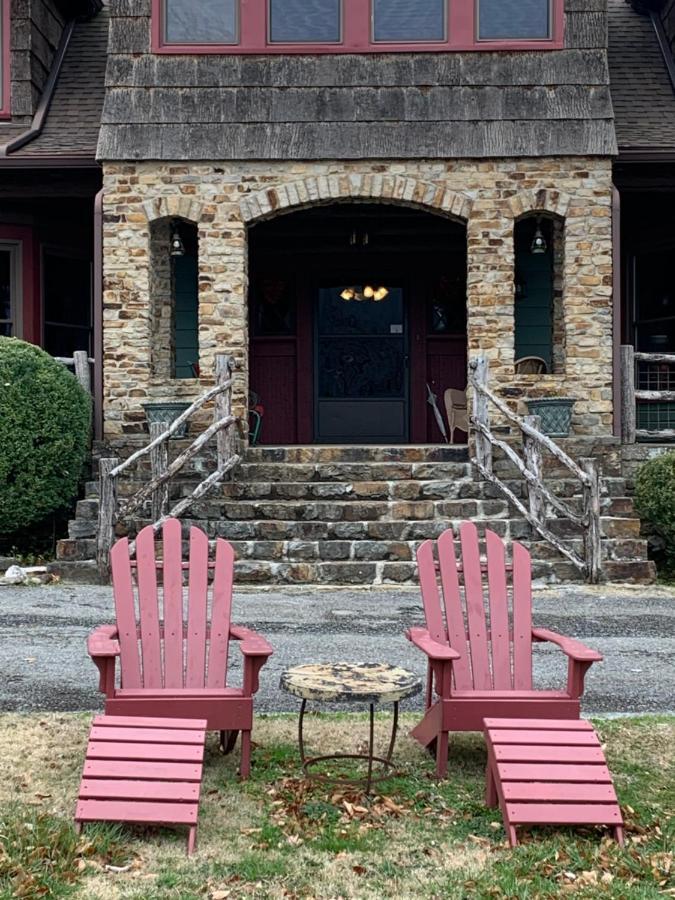 Laughing Heart Lodge Hot Springs Exterior photo