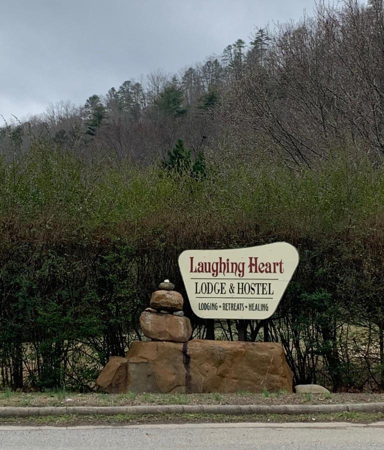 Laughing Heart Lodge Hot Springs Exterior photo